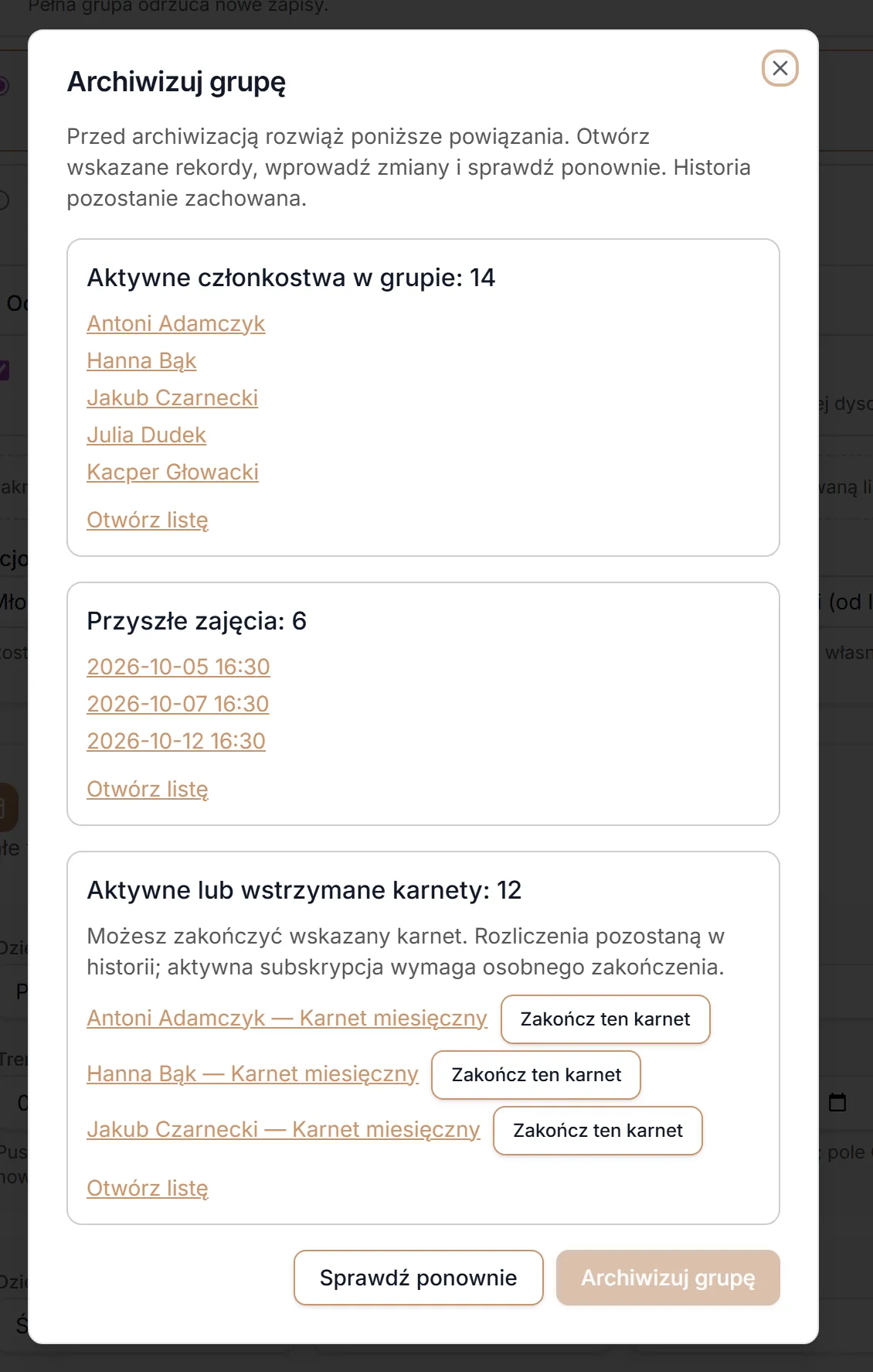 Okno archiwizacji z powiązaniami do rozwiązania